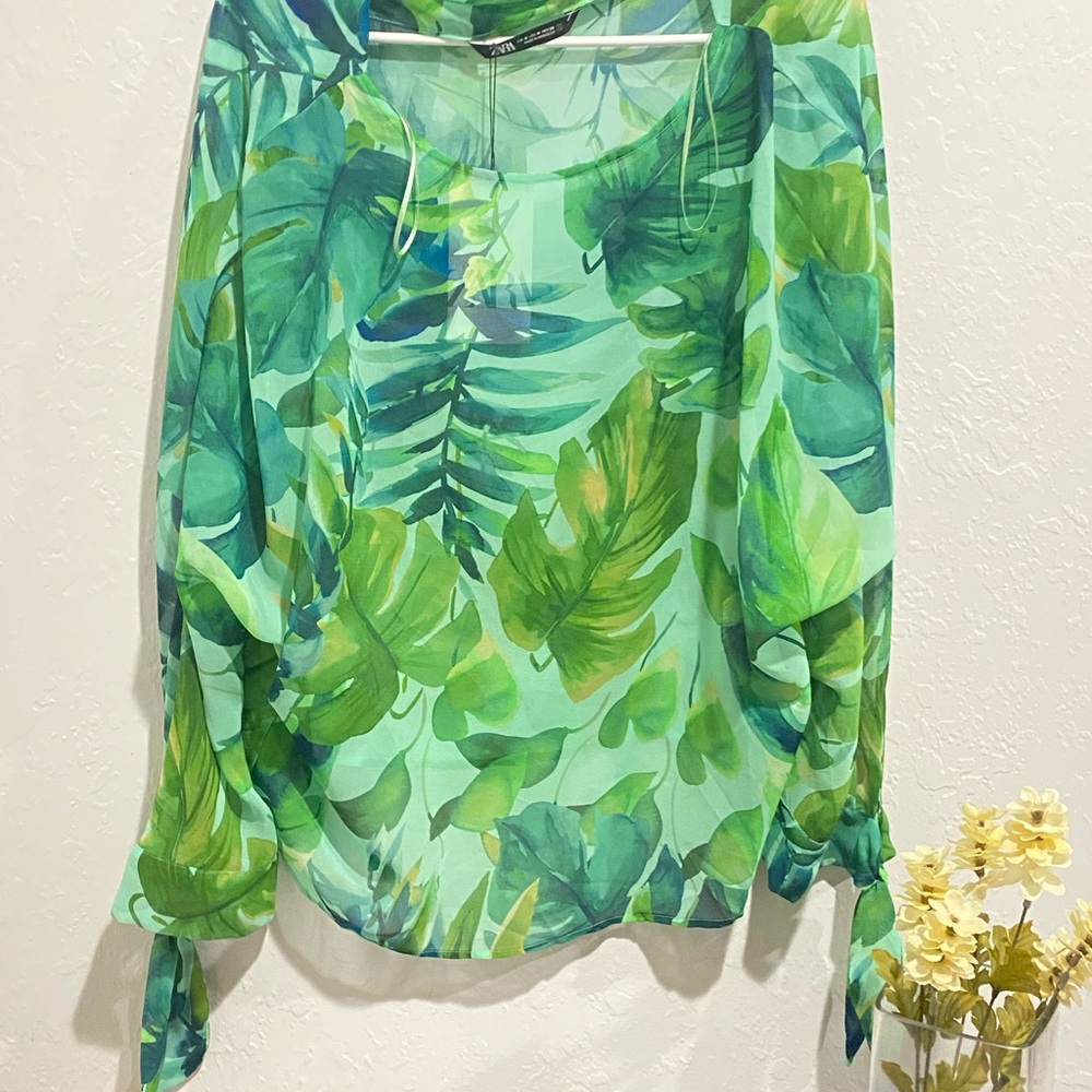 Zara Tropical Print top (Size M)